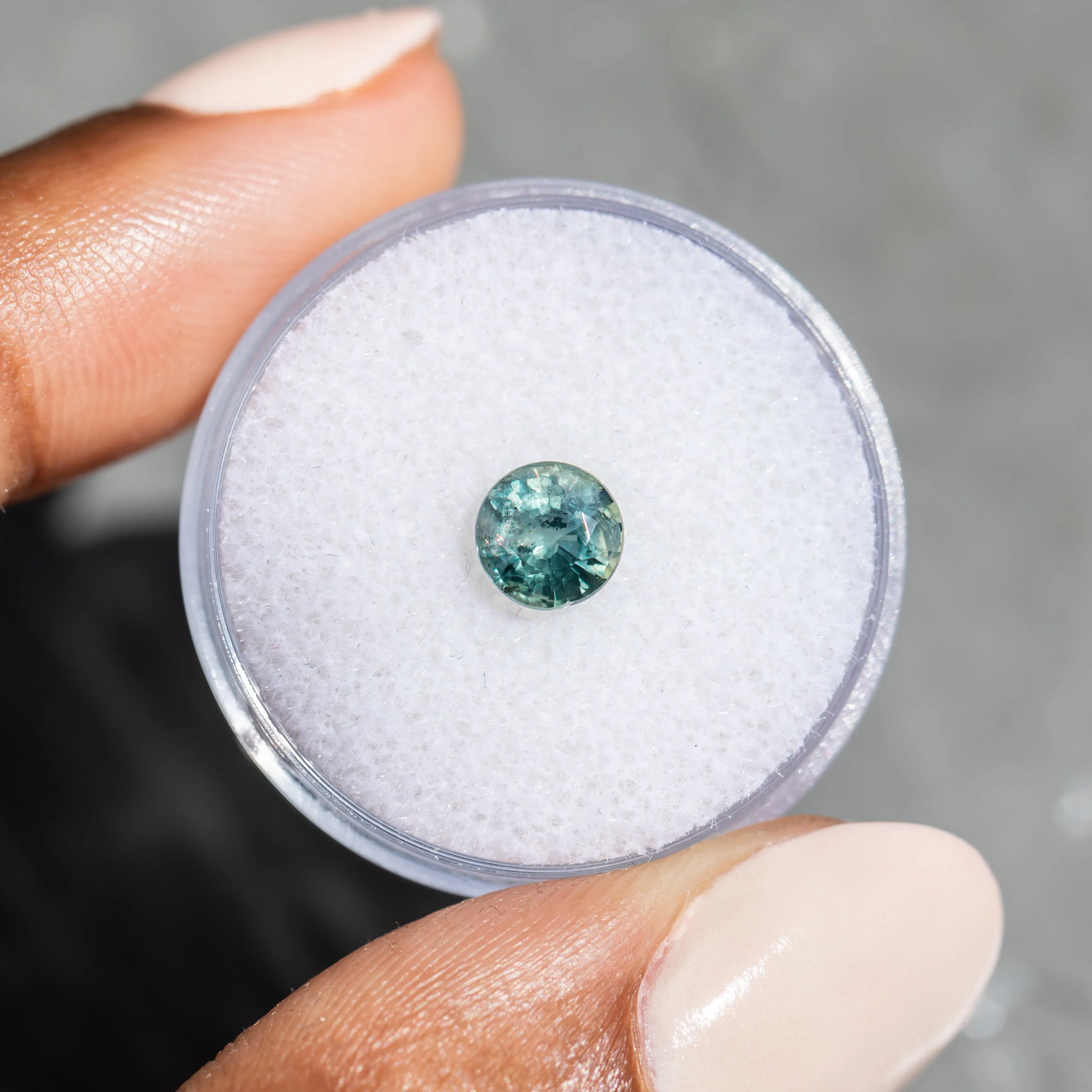 1.27CT ROUND MADAGASCAR SAPPHIRE, COLOR SHIFTING TEAL TO GREY, 6.07X4.20X3.42MM