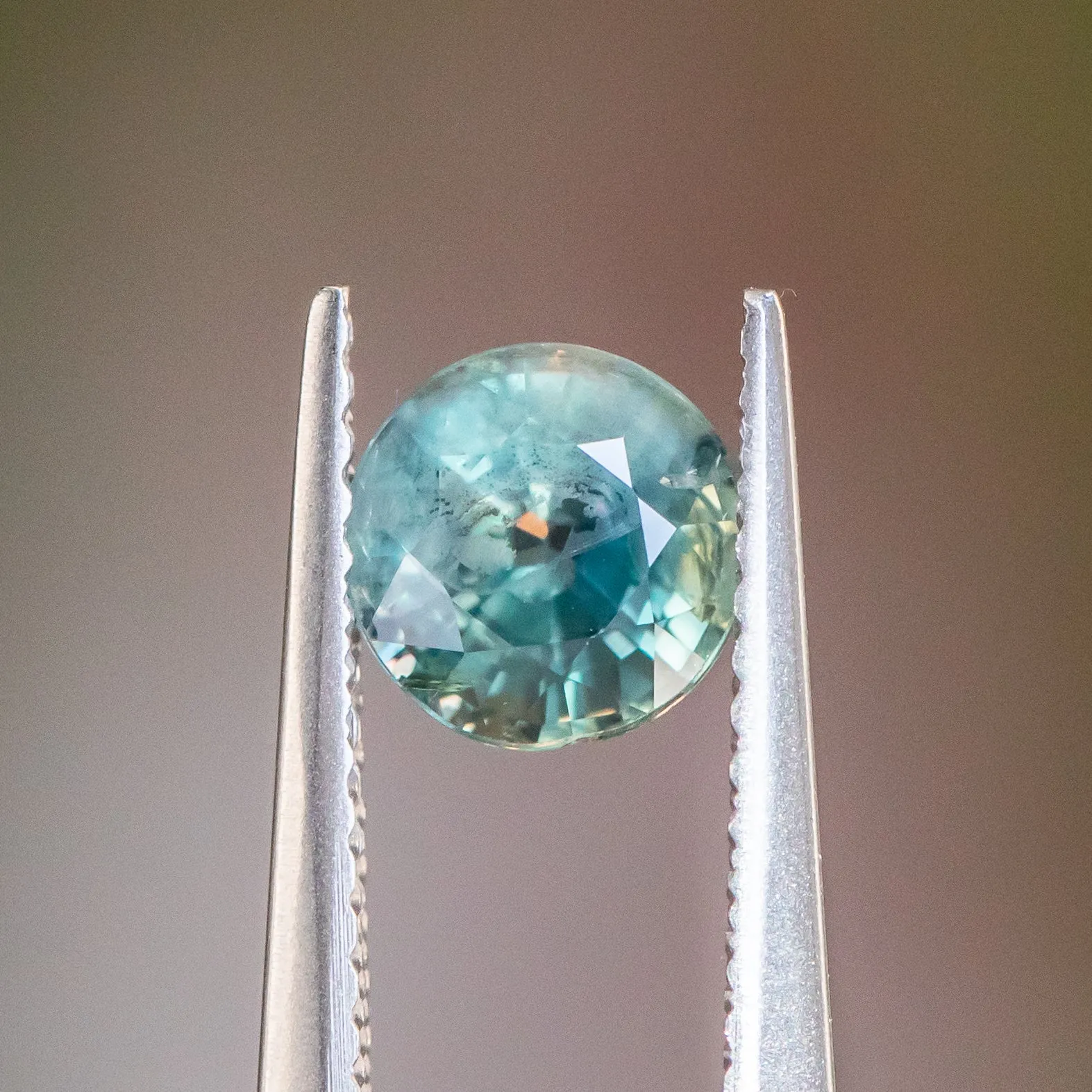 1.27CT ROUND MADAGASCAR SAPPHIRE, COLOR SHIFTING TEAL TO GREY, 6.07X4.20X3.42MM