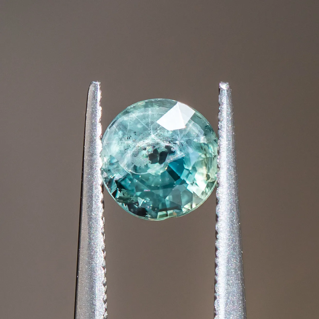 1.27CT ROUND MADAGASCAR SAPPHIRE, COLOR SHIFTING TEAL TO GREY, 6.07X4.20X3.42MM