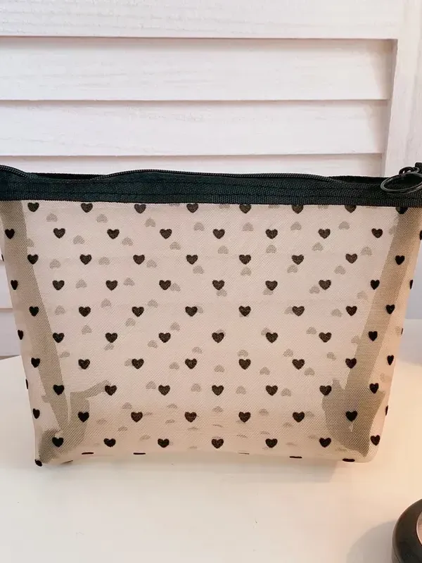 27 Mesh Heart Cosmetic Bag