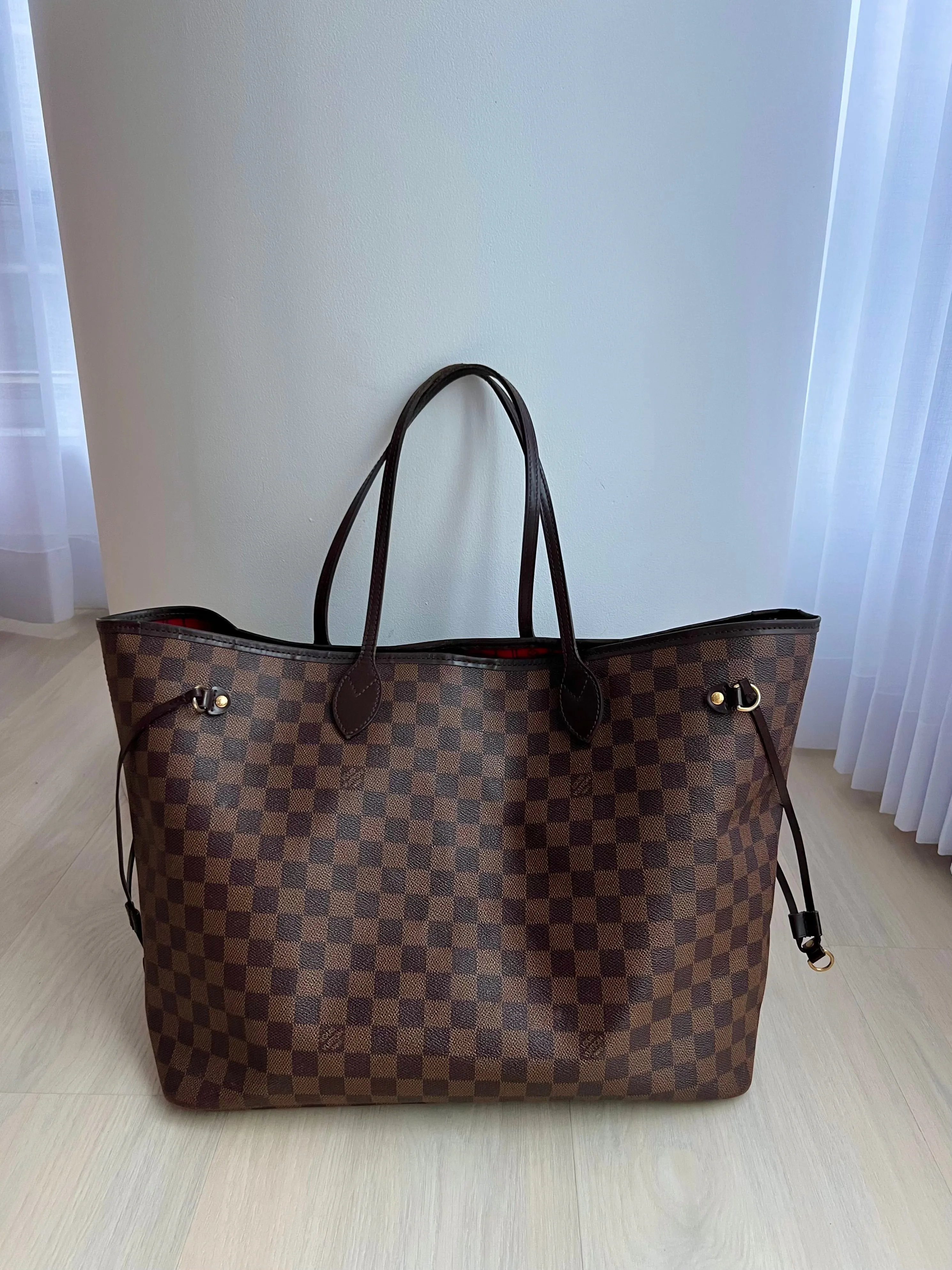 Louis Vuitton Neverfull Bag